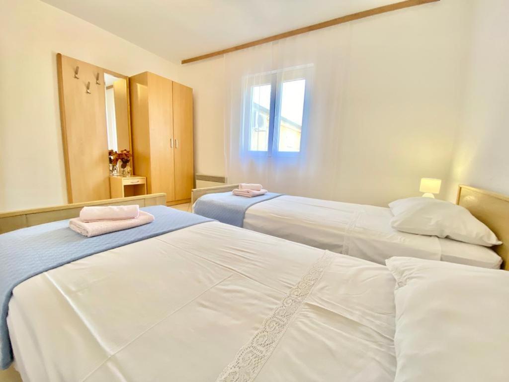 Porat Apartment Starigrad Exterior photo