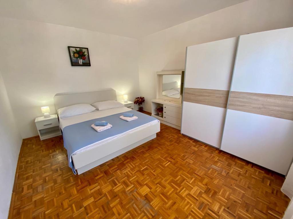Porat Apartment Starigrad Exterior photo